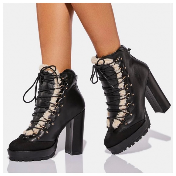 Dolls Kill In Wonderland Vegan Leather Chunky Heel Boots Sz 8.5 NWOB! - Picture 1 of 4